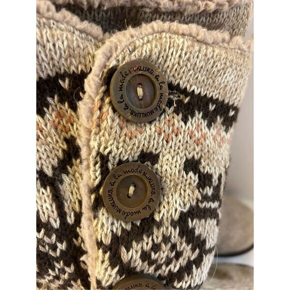 MukLuks sock slouch boots size 11 brown ***missing/cracked button - Picture 2 of 6